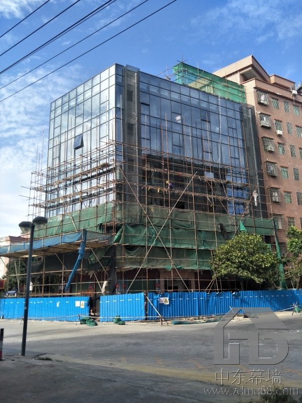 专业做玻璃幕墙公司，20年专业设计施工经验，免费获取幕墙报价